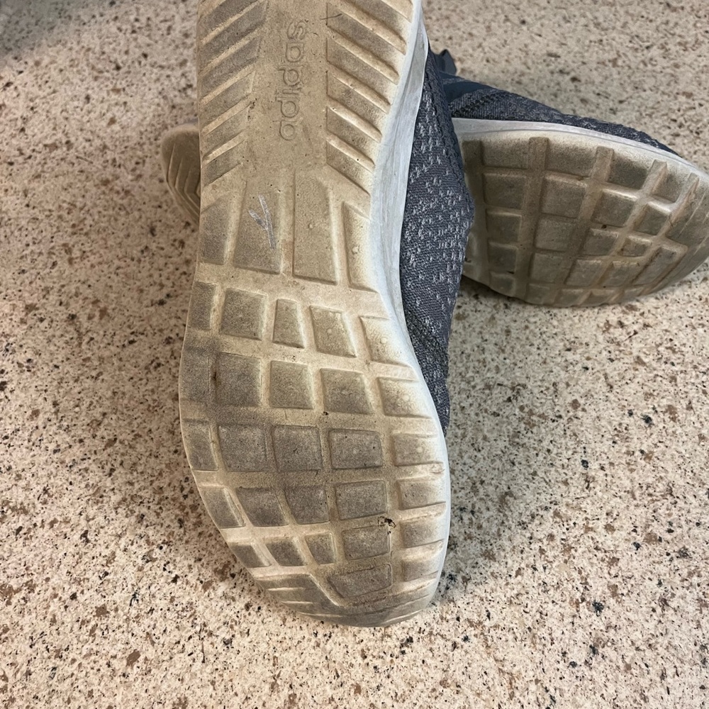 ADIDAS CLOUDFOAM Size 8 - Picture 6 of 6